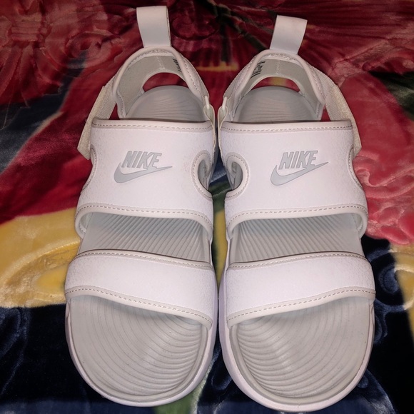 Nike Sandal - Picture 2 of 3